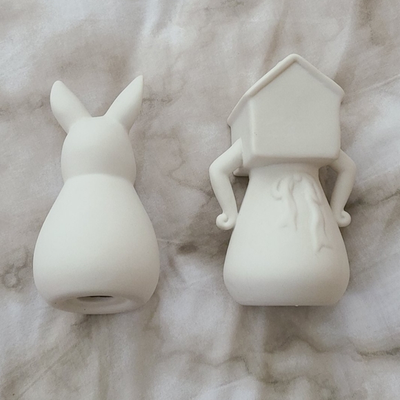 Alice in Wonderland Salt and Pepper Shakers - Picture 2 of 3